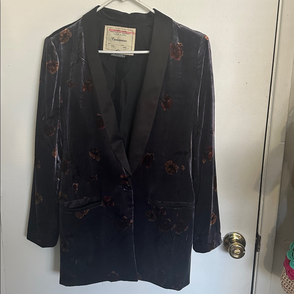 Cartonnier velvet, gray/brown flower tuxedo style jacket with satin lapel